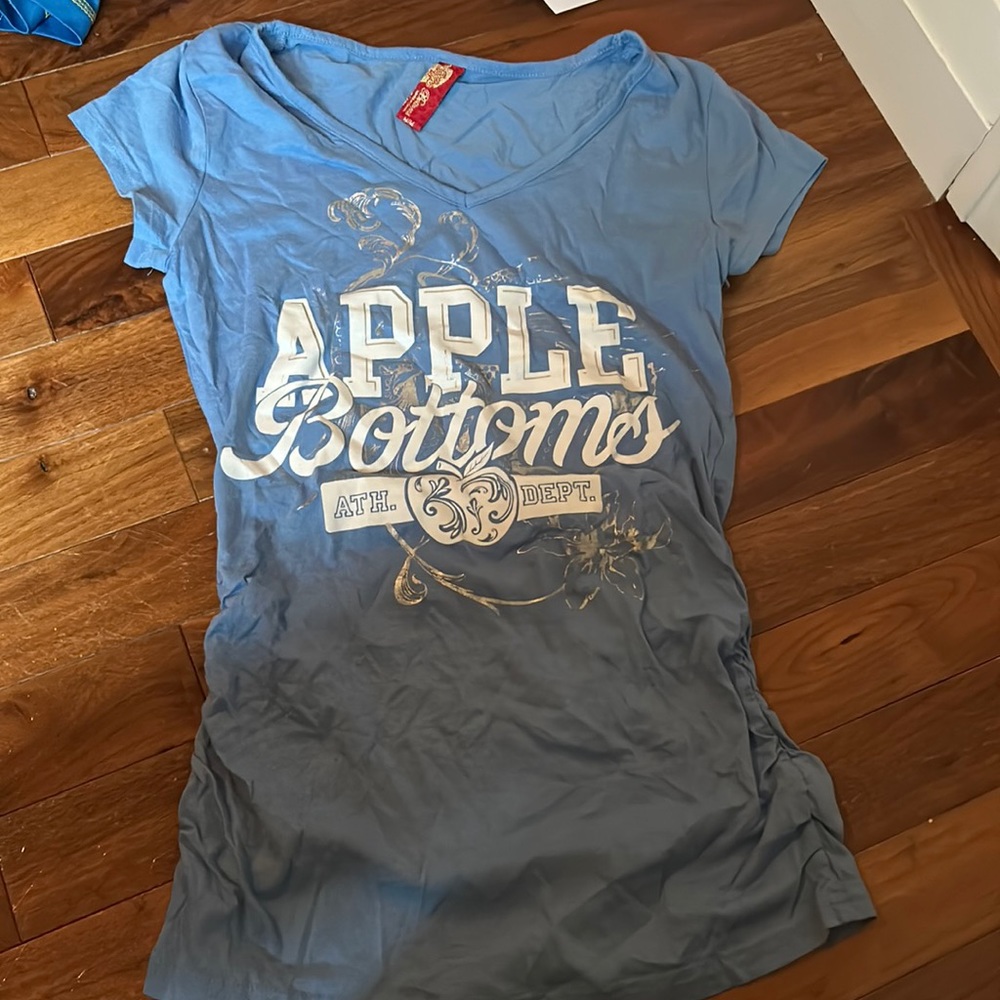 size M apple bottom tee!